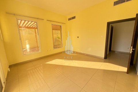 Vila u Baniyas, Abu Dhabi, UAE 8 spavaćih soba, 1207.7 m2 Br. 456442 - fotografija 7