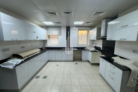 Vila u Baniyas, Abu Dhabi, UAE 8 spavaćih soba, 1207.7 m2 Br. 456442 - fotografija 4