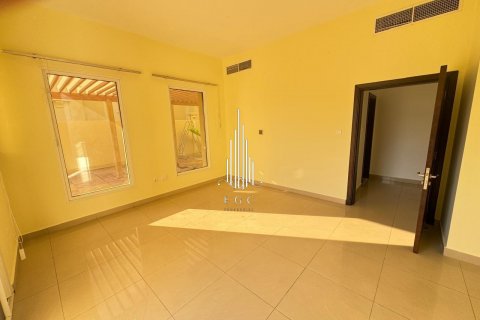 Vila u Baniyas, Abu Dhabi, UAE 8 spavaćih soba, 1207.7 m2 Br. 456442 - fotografija 10