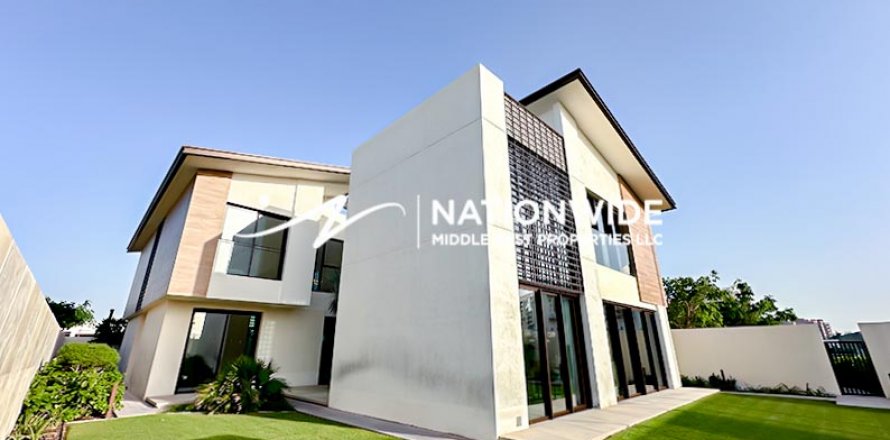 Villa in Abu Dhabi, UAE 4 bedrooms, 464 sq.m. № 612789