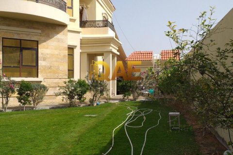 Müüa villa asukohaga Al Twar, Dubai, AÜE: 16 magamistoaga, 40000 m² Nr 134931 - pilt 20