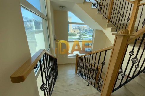 Вилла Jumeirah Park, Дубай, БАӘ-да 4 жатын бөлмелер, 5550 м² № 134922 - фото 15