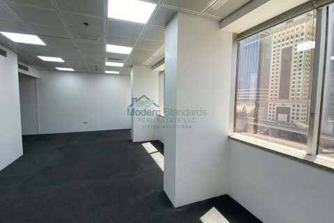 Зняти в оренду офіс в Sheikh Zayed Road, Дубай, ОАЕ 504м2, № 294452 - фото 2