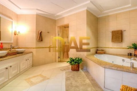 Villa à vendre à  Palm Jumeirah, Dubai, EAU 6 chambres, 1254.191 m2 № 133906 - photo 2