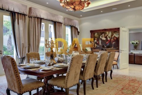 Villa til salg i Emirates Hills, Dubai, UAE 7 soveværelser, 4180.6368 kvm № 133907 - foto 14