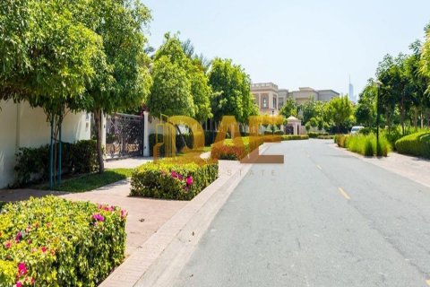 Villa til salg i Emirates Hills, Dubai, UAE 7 soveværelser, 4180.6368 kvm № 133907 - foto 16