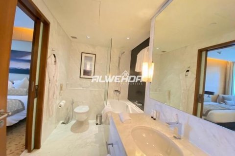 Apartment in Downtown Dubai (Downtown Burj Dubai), Dubai, UAE 3 bedrooms, 151 sq.m. № 138030 - photo 8