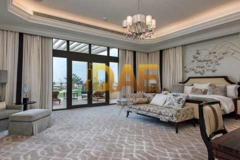 Villa til salg i Emirates Hills, Dubai, UAE 7 soveværelser, 4180.6368 kvm № 133907 - foto 12