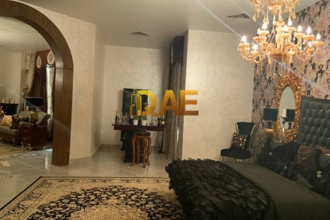 Müüa villa asukohaga Al Twar, Dubai, AÜE: 16 magamistoaga, 40000 m² Nr 134931 - pilt 23