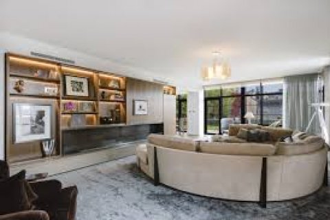 Penthouse in BUGATTI RESIDENCES BY BINGHATTI in Business Bay, Dubai, UAE 5 bedrooms, 1480 sq.m. № 301653 - photo 20