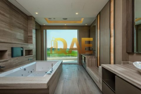 Villa til salg i Emirates Hills, Dubai, UAE 7 soveværelser, 4180.6368 kvm № 133907 - foto 2