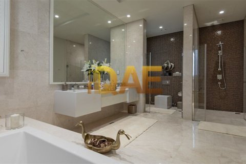 Villa til salg i Emirates Hills, Dubai, UAE 7 soveværelser, 4180.6368 kvm № 133907 - foto 9