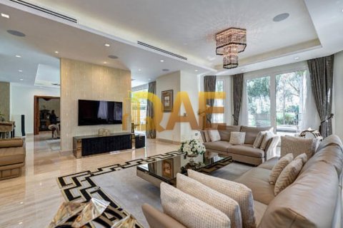 Villa til salg i Emirates Hills, Dubai, UAE 7 soveværelser, 4180.6368 kvm № 133907 - foto 8