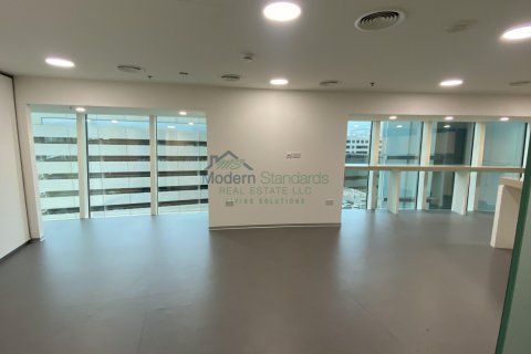 Sheikh Zayed Road, Dubai, UAE의 임대용 사무실 5640제곱미터 번호 294451 - 사진 2
