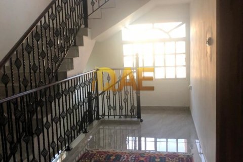 Villa till försäljning i Jumeirah Park, Dubai, UAE 5 sovrum, 557.4182 kvm Nr. 133551 - fotografi 3