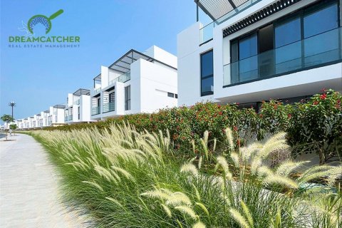 Vila u SUN ISLAND u gradu Sharjah Waterfront City, UAE 4 spavaće sobe, 257.7 m2 Br. 588495