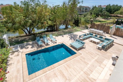 Vila di Jumeirah Islands, Dubai, UEA 4 kamar tidur, 576 m2 nomor 625275