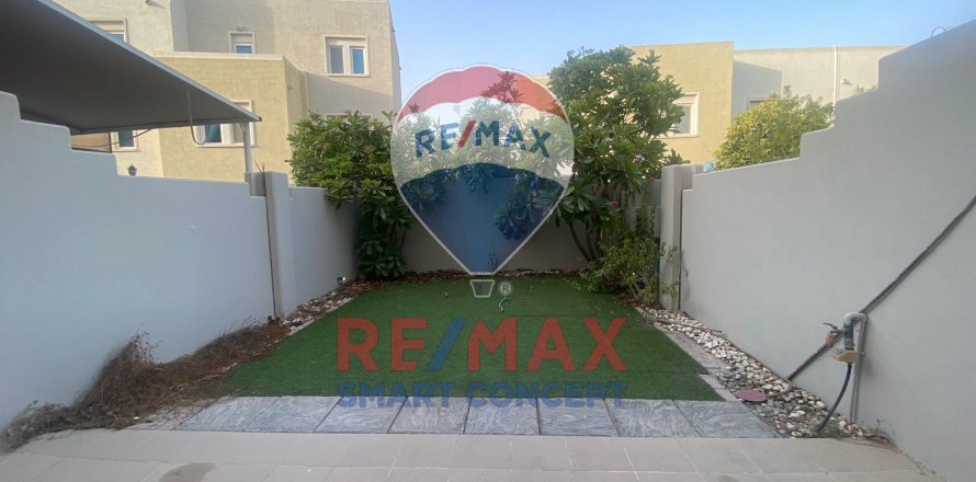 Vilë në Al Reef, Abu Dhabi, Emiratet e Bashkuara Arabe 3 dhoma gjumi, 174.1 m2. № 533646
