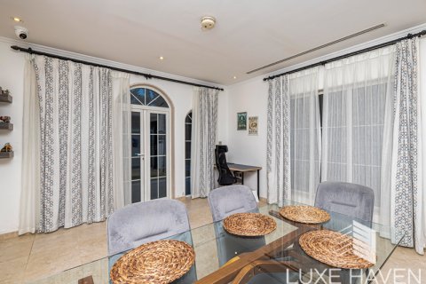 Vilă de închiriat în Jumeirah Park, Dubai, EAU 3 dormitoare, 284.75 mp.  №391506 - poză 23