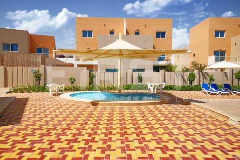 Vila di Abu Dhabi, UEA 5 kamar tidur, 348.2 m2 nomor 407749 - foto 3