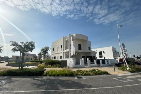 Vila na Yas Island, Abu Dhabi, UAE 5 spavaće sobe, 632.9 m2 Br. 533291