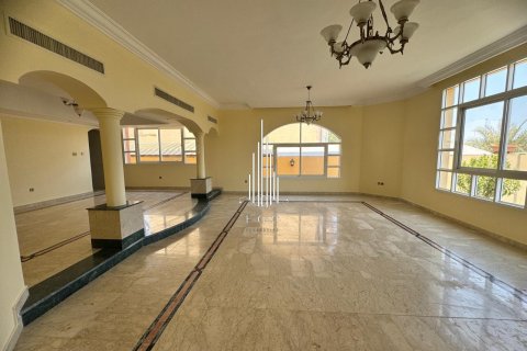 Willa do wynajęcia w Abu Dhabi, ZEA 8 sypialnie, 603.9 mkw., nr 534188 - zdjęcie 1