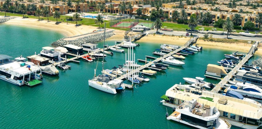 Villa in Abu Dhabi Gate City, UAE 4 bedrooms, 326.9 sq.m. № 533258