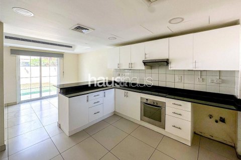 Villa à louer à The Lakes, Dubai, EAU 3 chambres, 235 m2 № 626699 - photo 6
