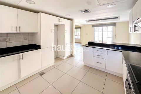 Villa à louer à The Lakes, Dubai, EAU 3 chambres, 235 m2 № 626699 - photo 2