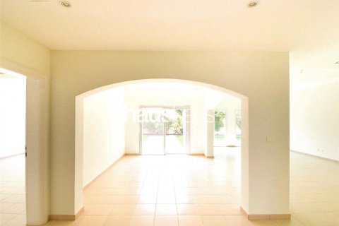 Vila u gradu Meadows, Dubai, UAE 5 spavaće sobe, 418 m2 Br. 626700 - Slika 2