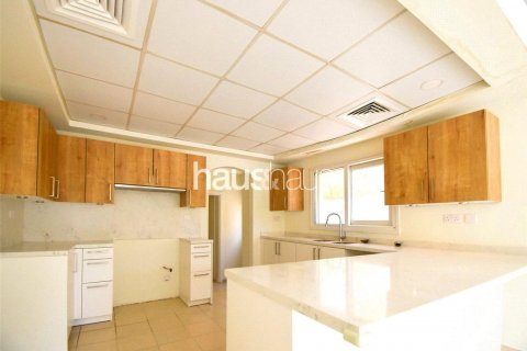 Meadows、Dubai、UAEにあるヴィラ 5ベッドルーム、418 m2 No626700