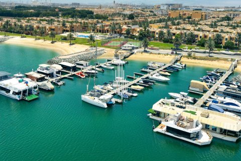 Villa em Abu Dhabi Gate City, Abu Dhabi, EAU 5 quartos, 451.2 m2 № 547215