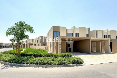 Σπίτι σε Dubai Land, Dubai, ΗΑΕ 4 υπνοδωμάτια, 216 τ.μ. Αρ. 626017