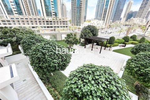 Appartamento in vendita a Downtown Dubai (Downtown Burj Dubai), Dubai, EAU 2 camere da letto, 152 mq. № 626327 - foto 16