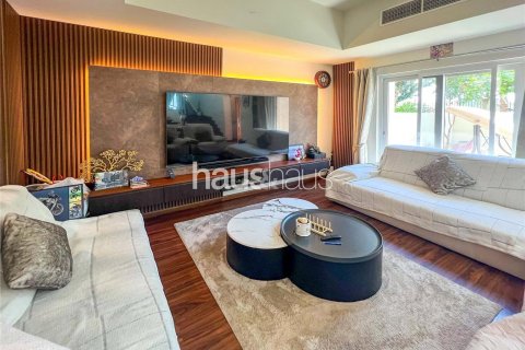 Σπίτι σε Dubai Land, Dubai, ΗΑΕ 4 υπνοδωμάτια, 215 τ.μ. Αρ. 626018