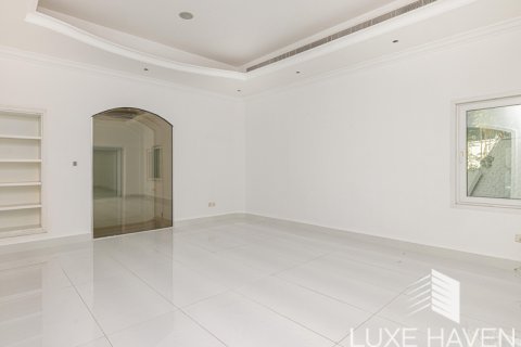 Villa in Emirates Hills, Dubai, UAE 6 bedrooms, 1485.98 sq.m. № 393102 - photo 24