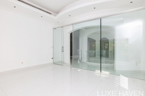 Villa in Emirates Hills, Dubai, UAE 6 bedrooms, 1485.98 sq.m. № 393102 - photo 20