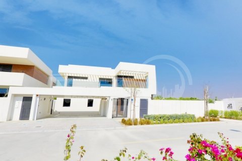 ویلا در Yas Island، Abu Dhabi ، امارات متحده عربی 5 خوابه ، 511.7 متر مربع.  شماره 410595