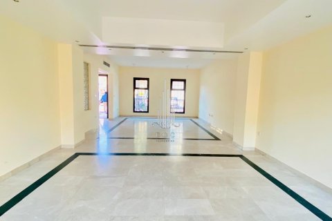 Vilë në Al Salam Street, Abu Dhabi, Emiratet e Bashkuara Arabe 4 dhoma gjumi, 255.5 m2. № 589242 - Foto 2
