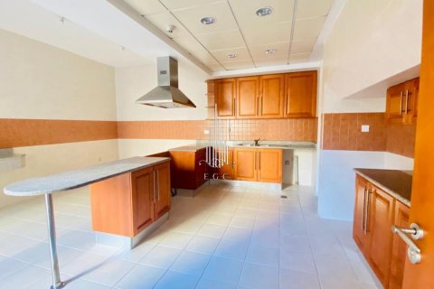 Vilë në Al Salam Street, Abu Dhabi, Emiratet e Bashkuara Arabe 4 dhoma gjumi, 255.5 m2. № 589242 - Foto 17