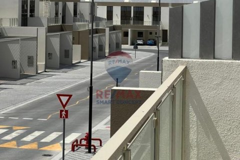 Kaupunkipientalo Mohammed Bin Rashid City, Dubai, Arabiemiraatit 4 makuuhuonetta, 293.8 m2 № 389945 - kuva 3