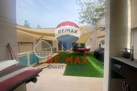 Villa em Al Reef, Abu Dhabi, EAU 5 quartos, 348.3 m2 № 580388