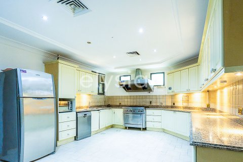 Villa til leje i Palm Jumeirah, Dubai, UAE 4 soveværelser, 689 kvm № 600294 - foto 8