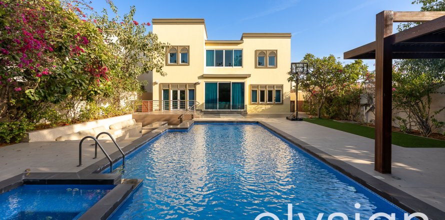 Vilë në Jumeirah Park, Dubai, Emiratet e Bashkuara Arabe 4 dhoma gjumi, 325 m2. № 586138