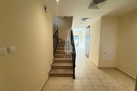 Villa te huur in Al Khalidiya, Abu Dhabi, VAE 4 slaapkamers, 276 vr.m., nr 478946 - foto 9