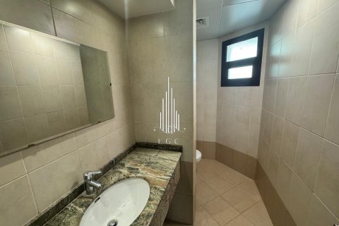 Villa te huur in Al Khalidiya, Abu Dhabi, VAE 4 slaapkamers, 276 vr.m., nr 478946 - foto 21