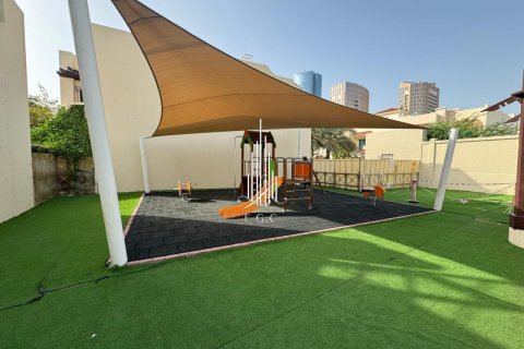 Villa te huur in Al Khalidiya, Abu Dhabi, VAE 4 slaapkamers, 276 vr.m., nr 478946 - foto 30