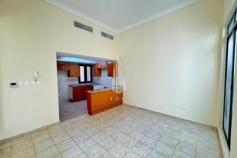 Villa te huur in Al Khalidiya, Abu Dhabi, VAE 4 slaapkamers, 276 vr.m., nr 478946 - foto 12