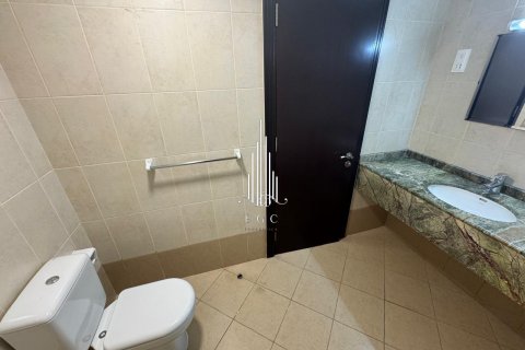 Villa te huur in Al Khalidiya, Abu Dhabi, VAE 4 slaapkamers, 276 vr.m., nr 478946 - foto 25