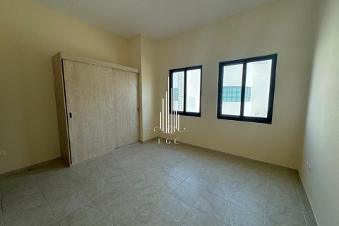 Villa te huur in Al Khalidiya, Abu Dhabi, VAE 4 slaapkamers, 276 vr.m., nr 478946 - foto 8